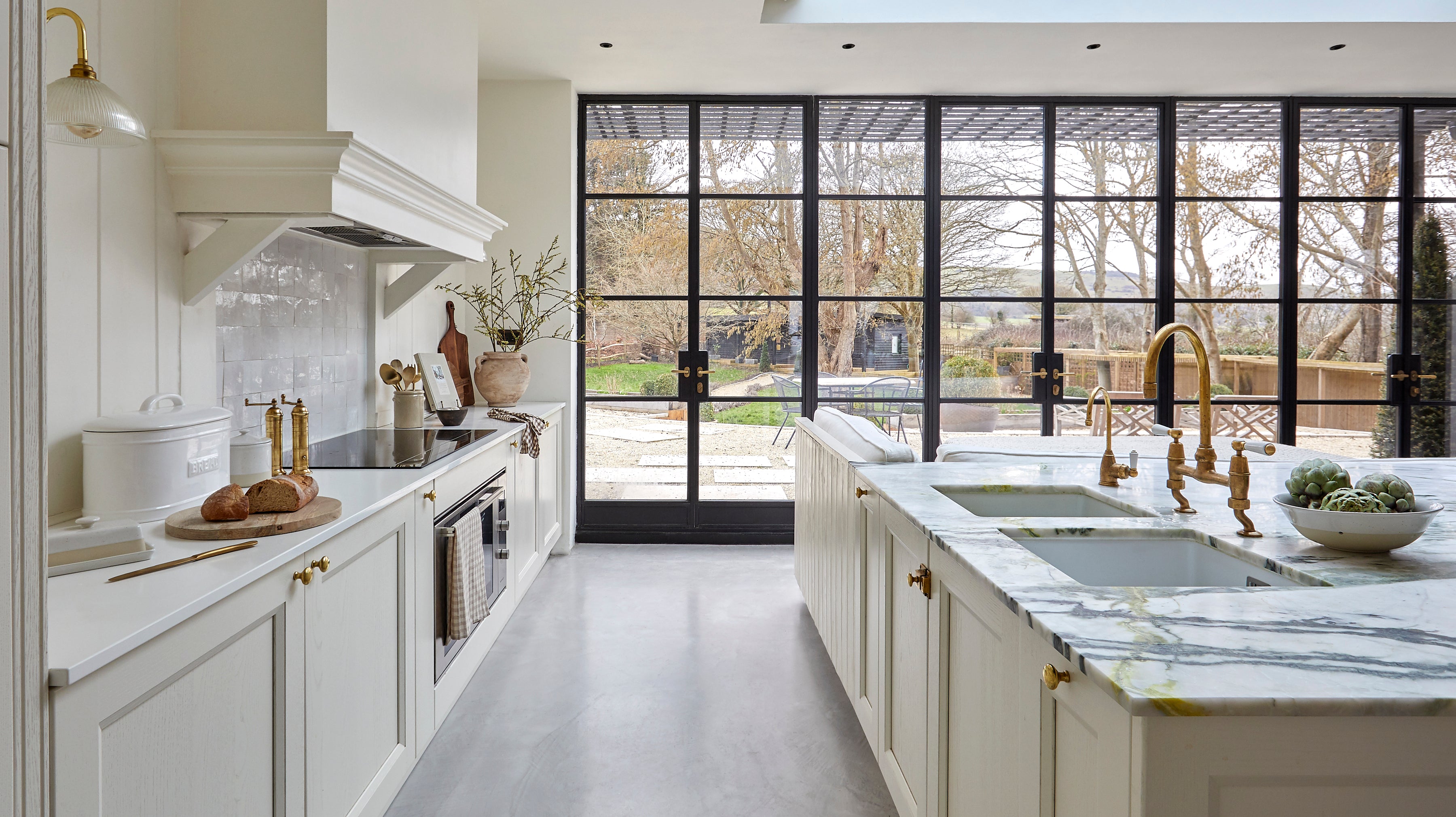 10 Must-Have Kitchen Decor Items to Elevate Your UK Home: Transforming Your Culinary Space with Stylish Accessories
