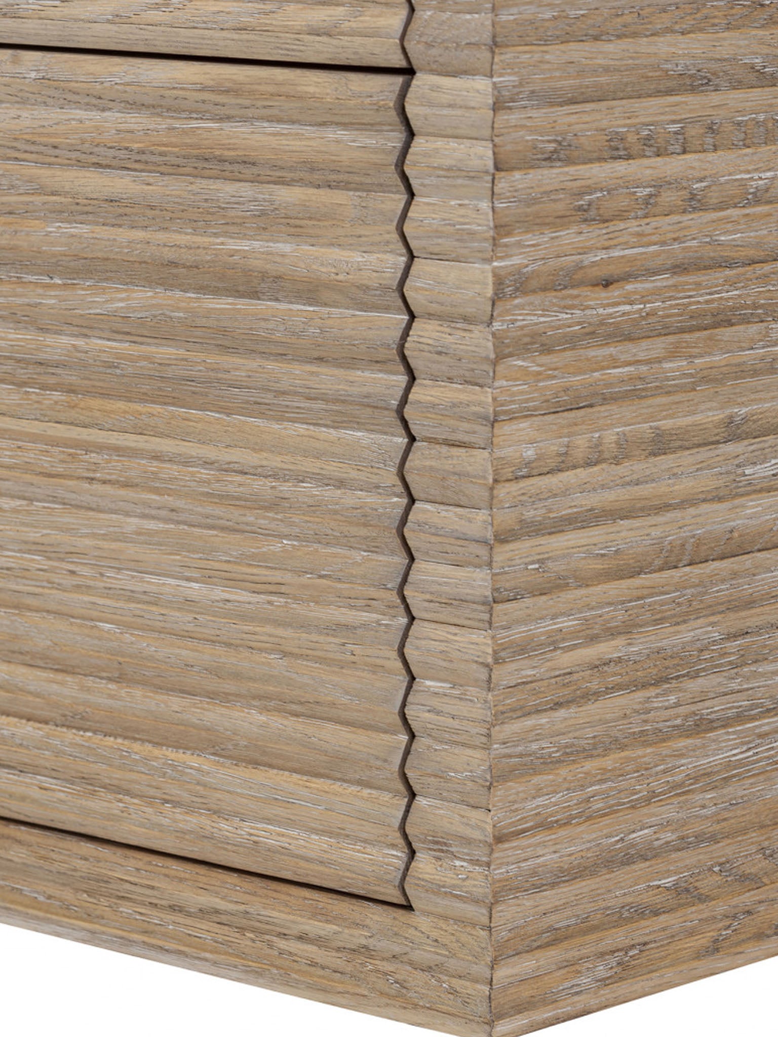 Ribbed Willow oak chest of drawers