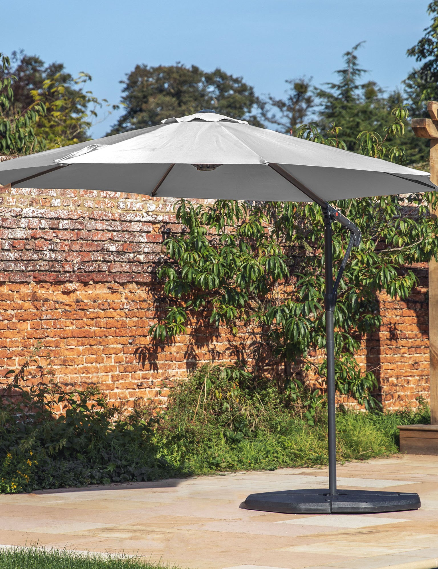 This 3m Cantilever Parasol offers a lovely large garden parasol with a crank handle, cantilever action and tilt mechanism for adjustment of the parasol. 