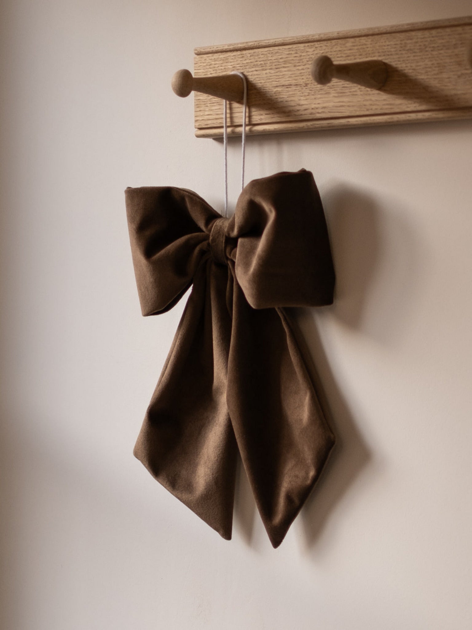 Brown velvet hanging bow 