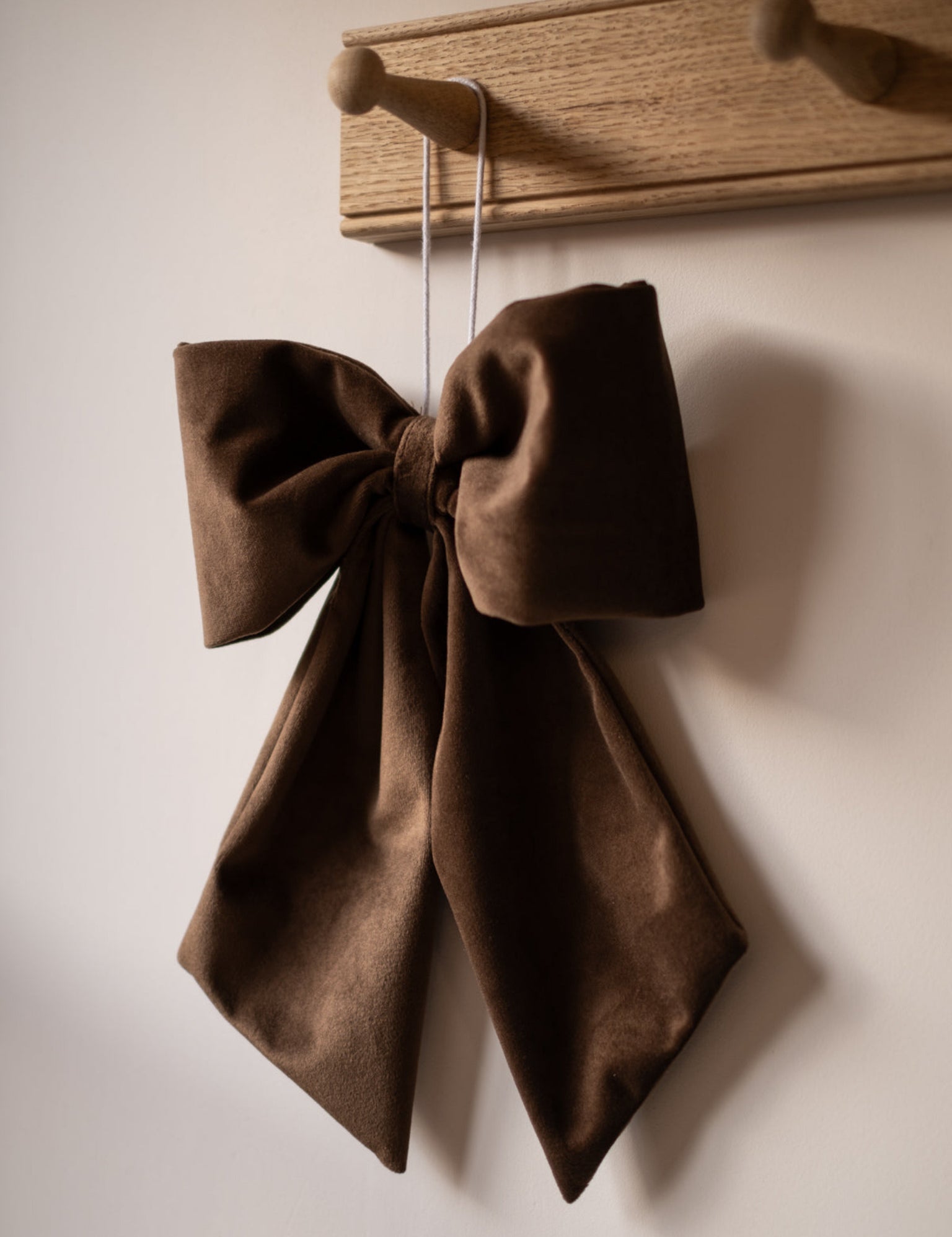 Brown velvet hanging bow 