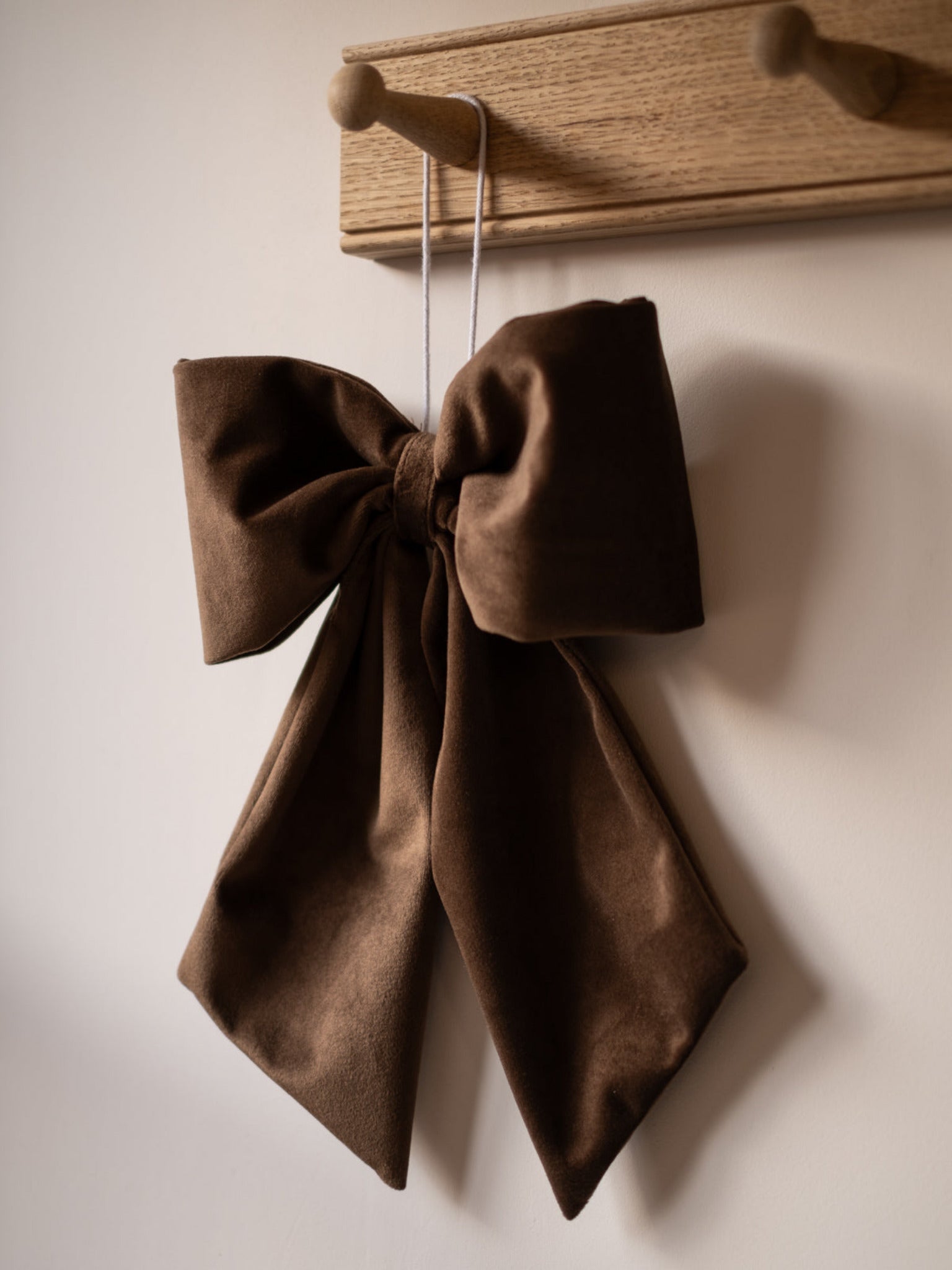 Brown velvet hanging bow 