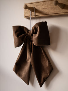 Brown velvet hanging bow 