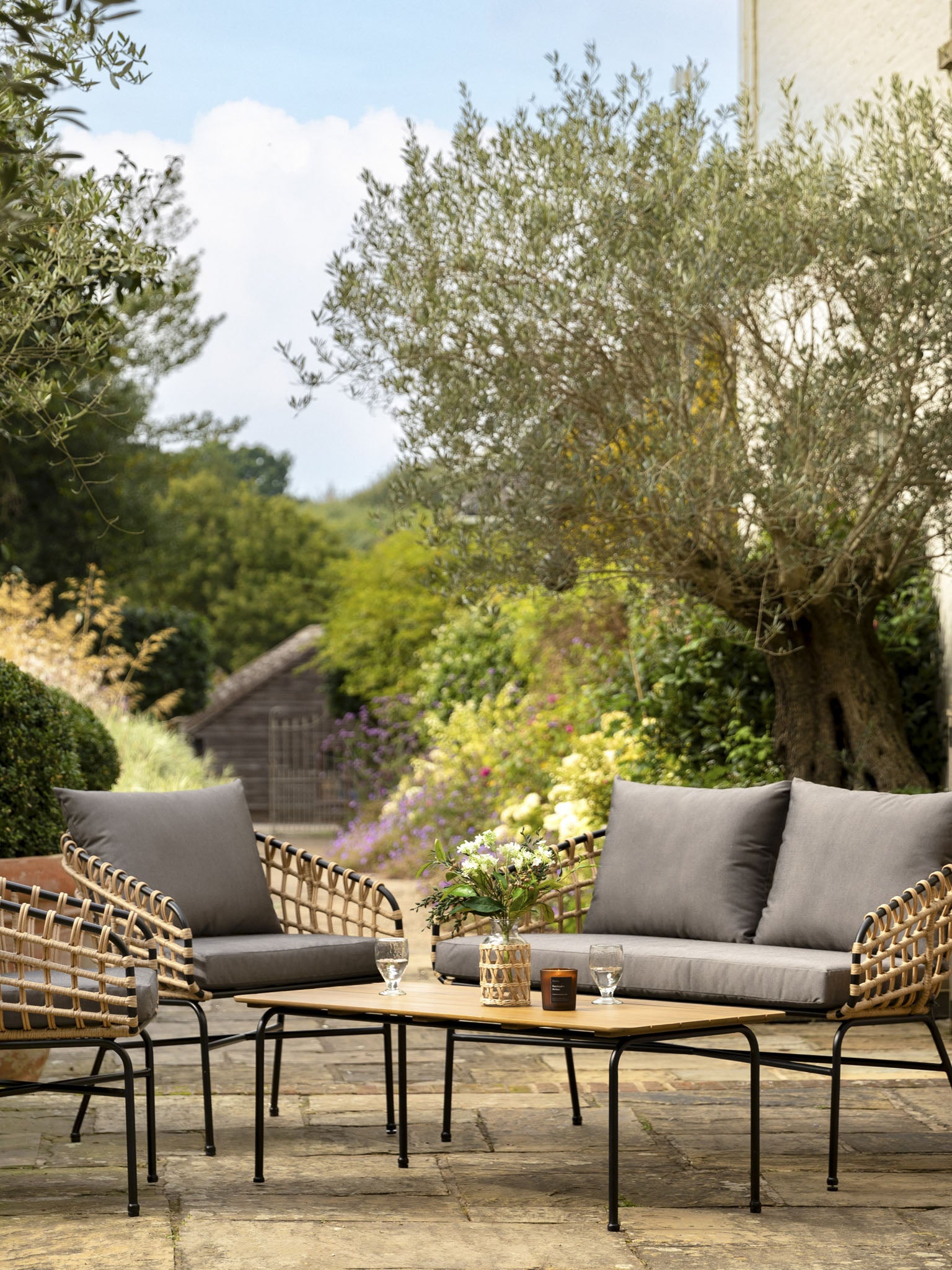 Garden lounge set in woven design