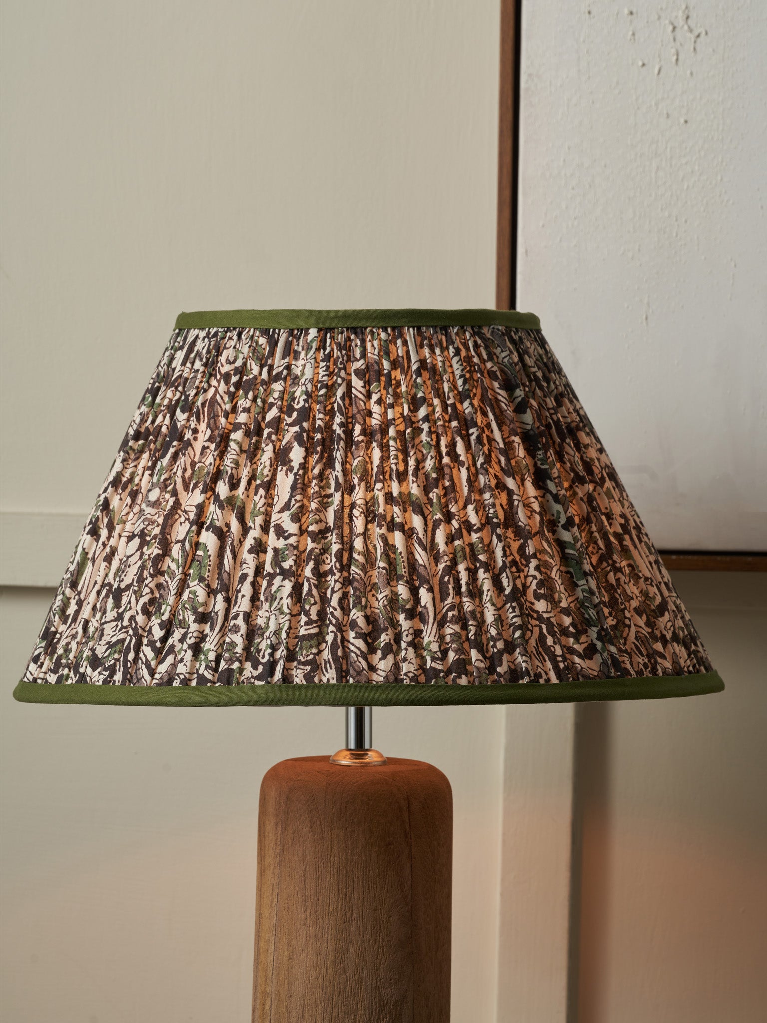 A patternd shade with a wooden bace 