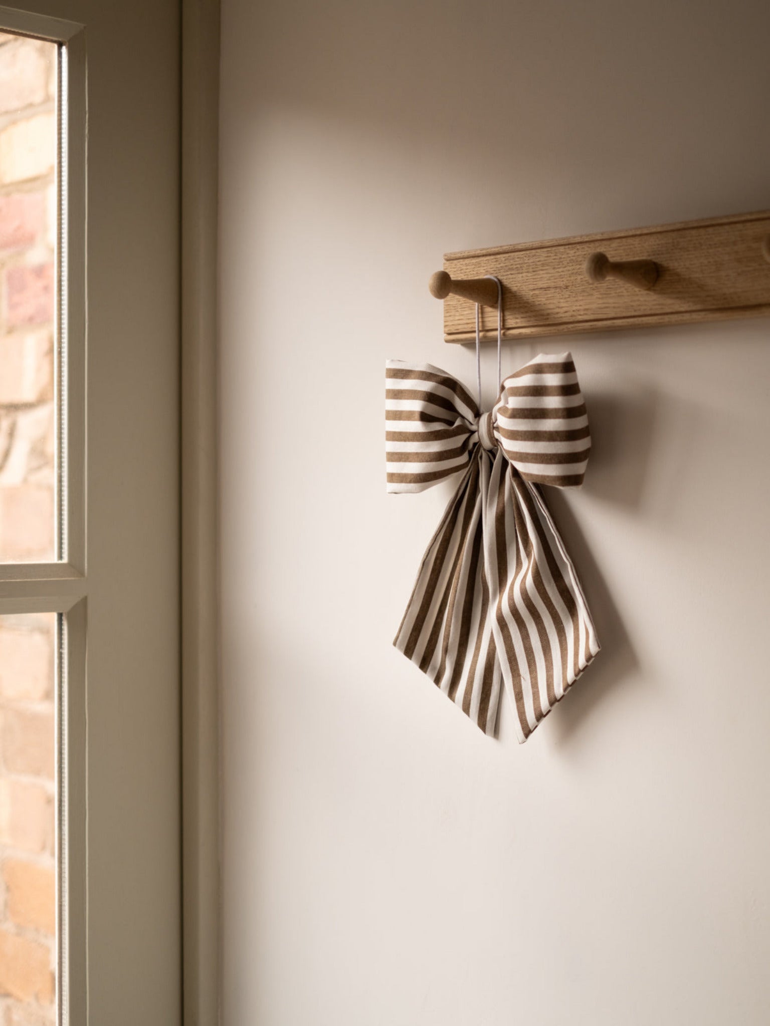 brown and white striped bow
