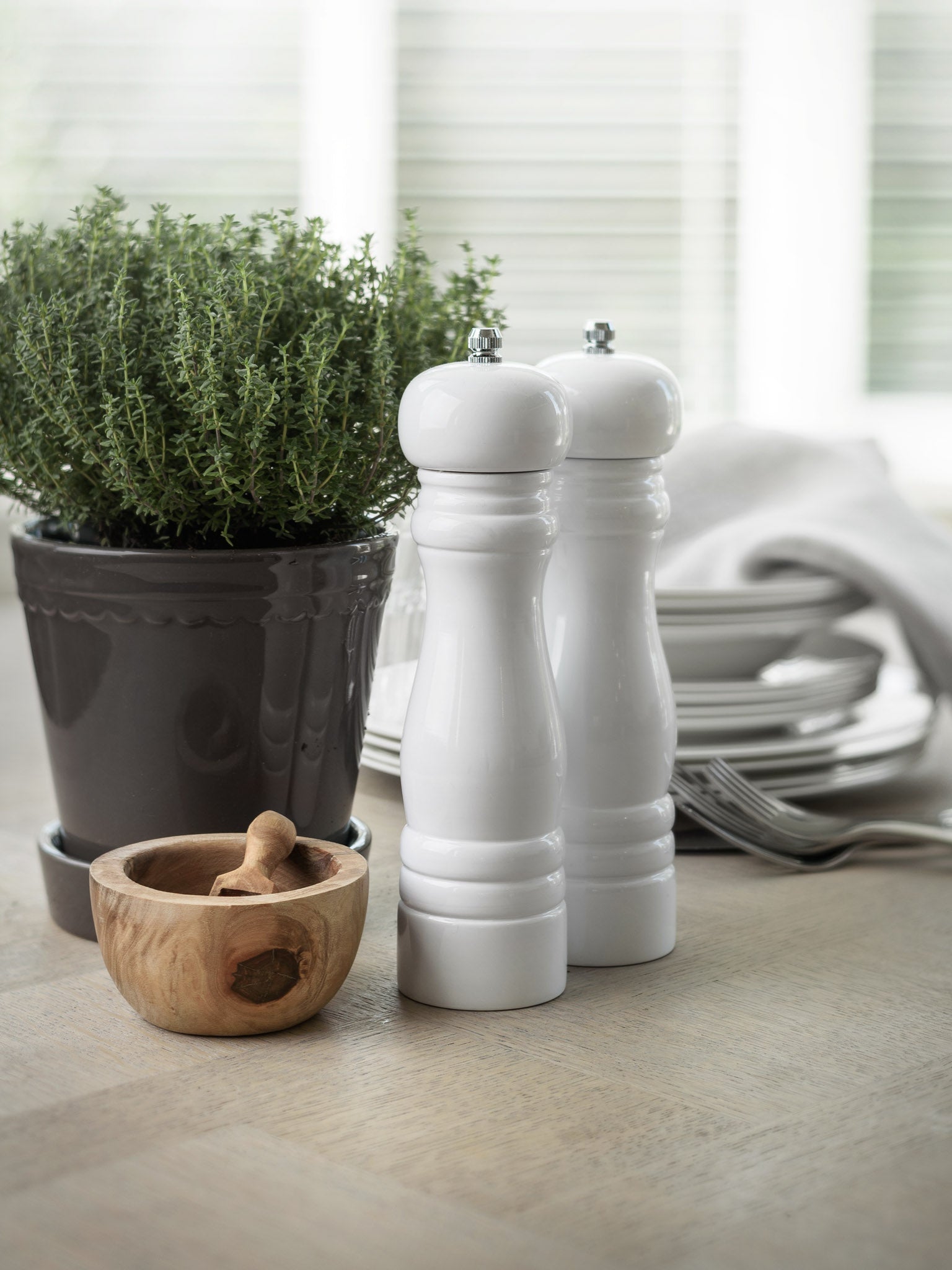 White classic salt and pepper mill